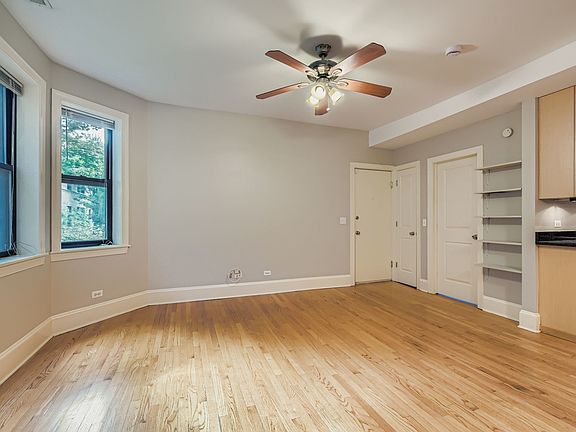 3rd image of 7637 N Greenview Ave APT 2e