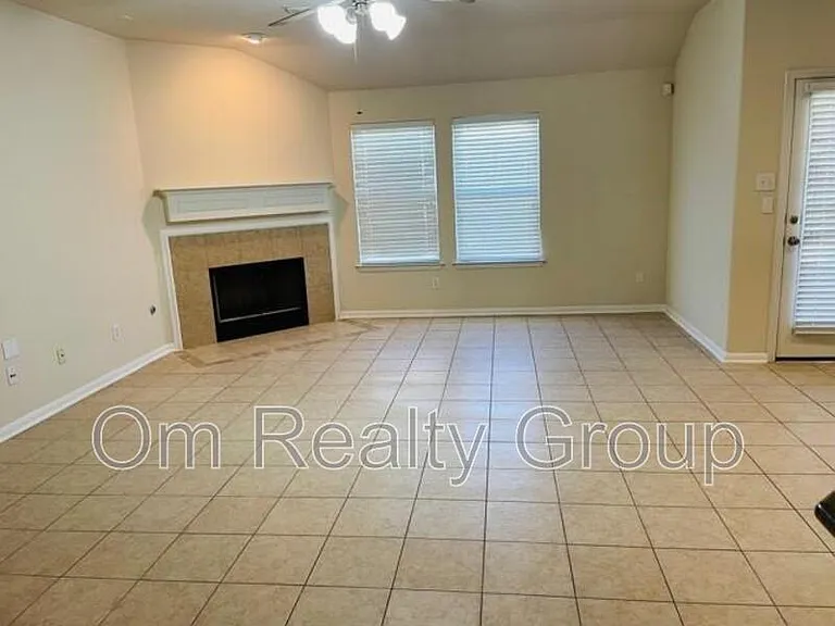 9506 Carsonmont Ln — Photo 2