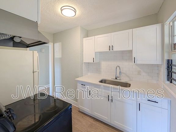 3rd image of 3037 Imperial St