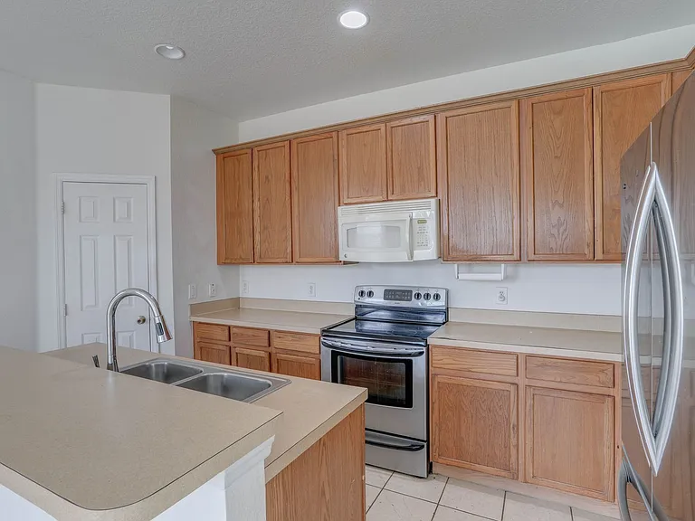 4977 Pall Mall St W — Photo 9