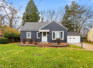 5932 Chestnut Hills Dr, Parma, OH