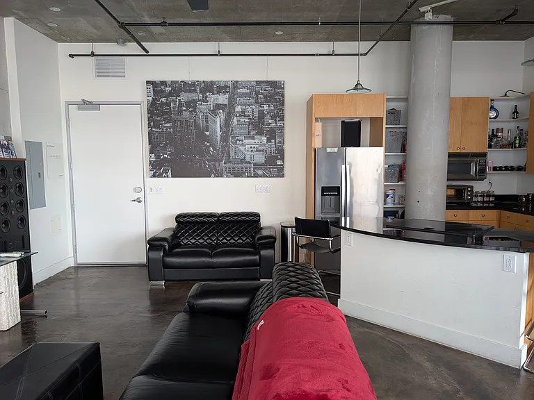311 W 5th St #606 — Photo 35