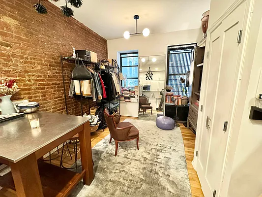 Rented by J PRESTON AND ASSOCIATES INC | media 11