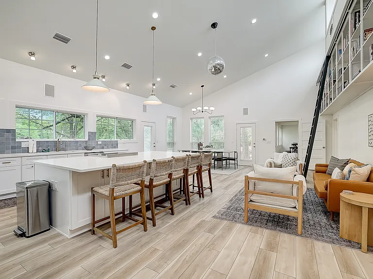5511 N Dunlap Rd — Photo 40