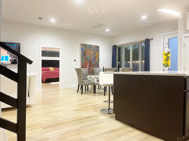 8718 Boundbrook Ave — Photo 32