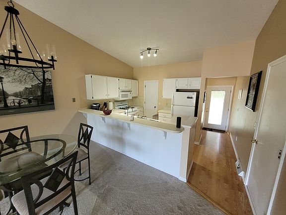 4th image of 8775 Courtland Dr NE #30