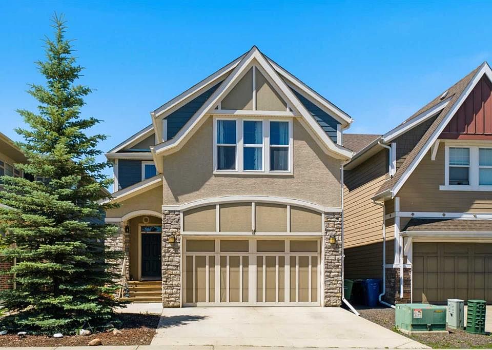 1st image of 11 E Marquis Cres SE