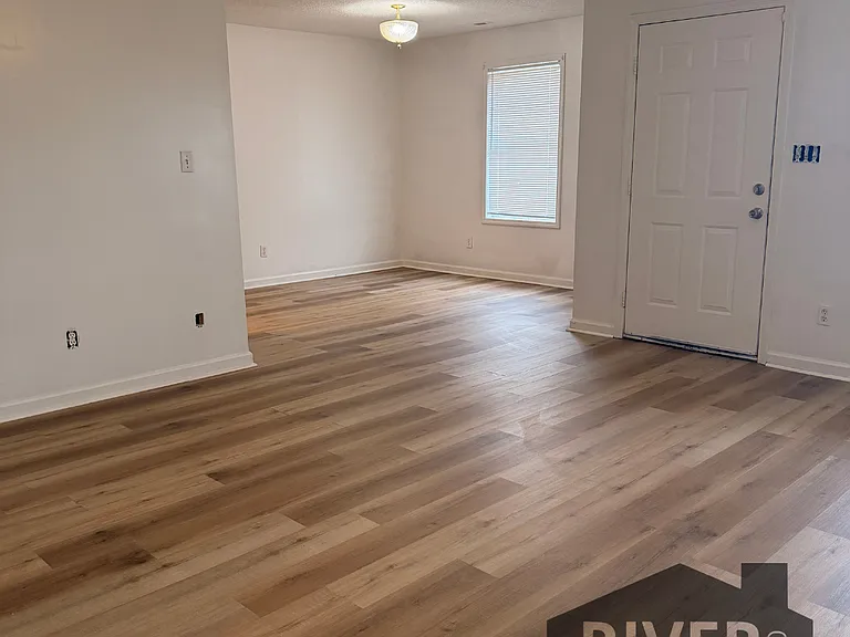 411 E Roosevelt Ave #D — Photo 3