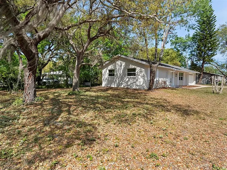 2240 Conway Dr — Photo 31