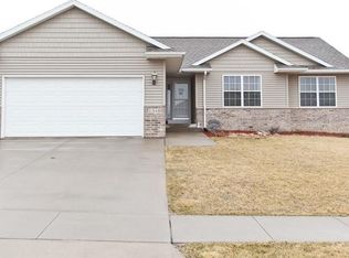 1340 Antler Dr, North Liberty, IA 52317