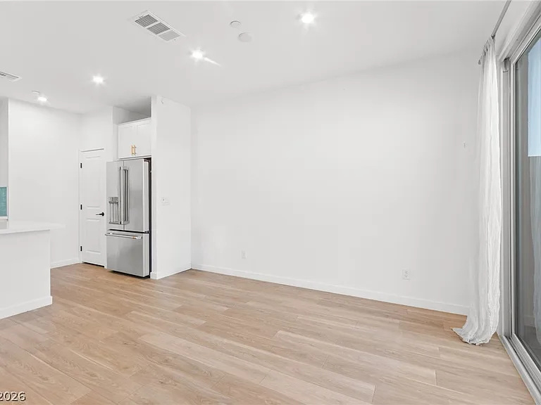 680 Echelon St — Photo 23