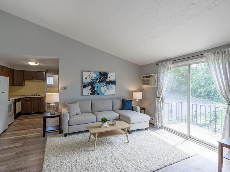 Washington Square Apartments — Photo 11
