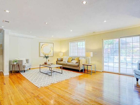 4th image of 2766 Fleetwood Dr