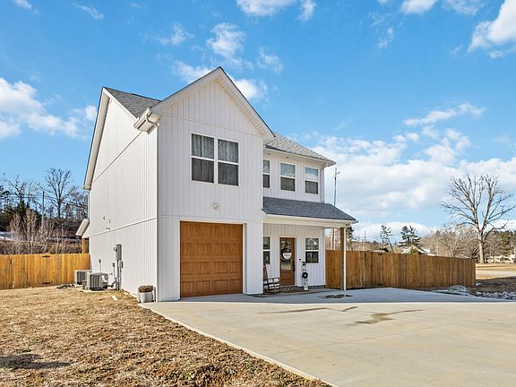 3rd image of 46 Edgewood Dr