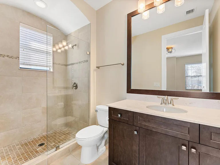 259 SE Calmo Cir — Photo 37