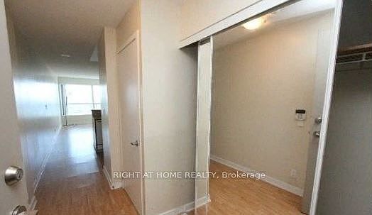 4th image of 36 Lee Centre Dr #2016