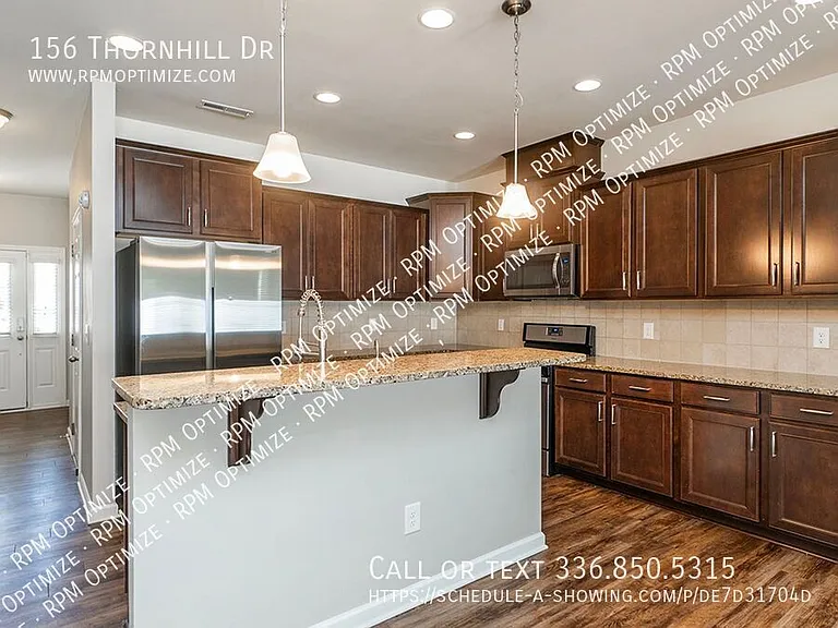 156 Thornhill Dr — Photo 2