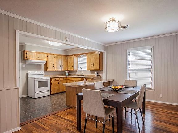 5th image of 4208 Hillcrest Dr