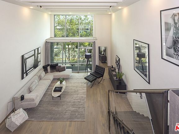 3rd image of 6617 Melrose Ave #1