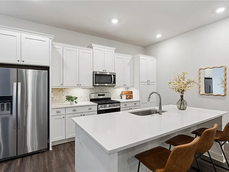 857 Constellation Dr — Photo 6