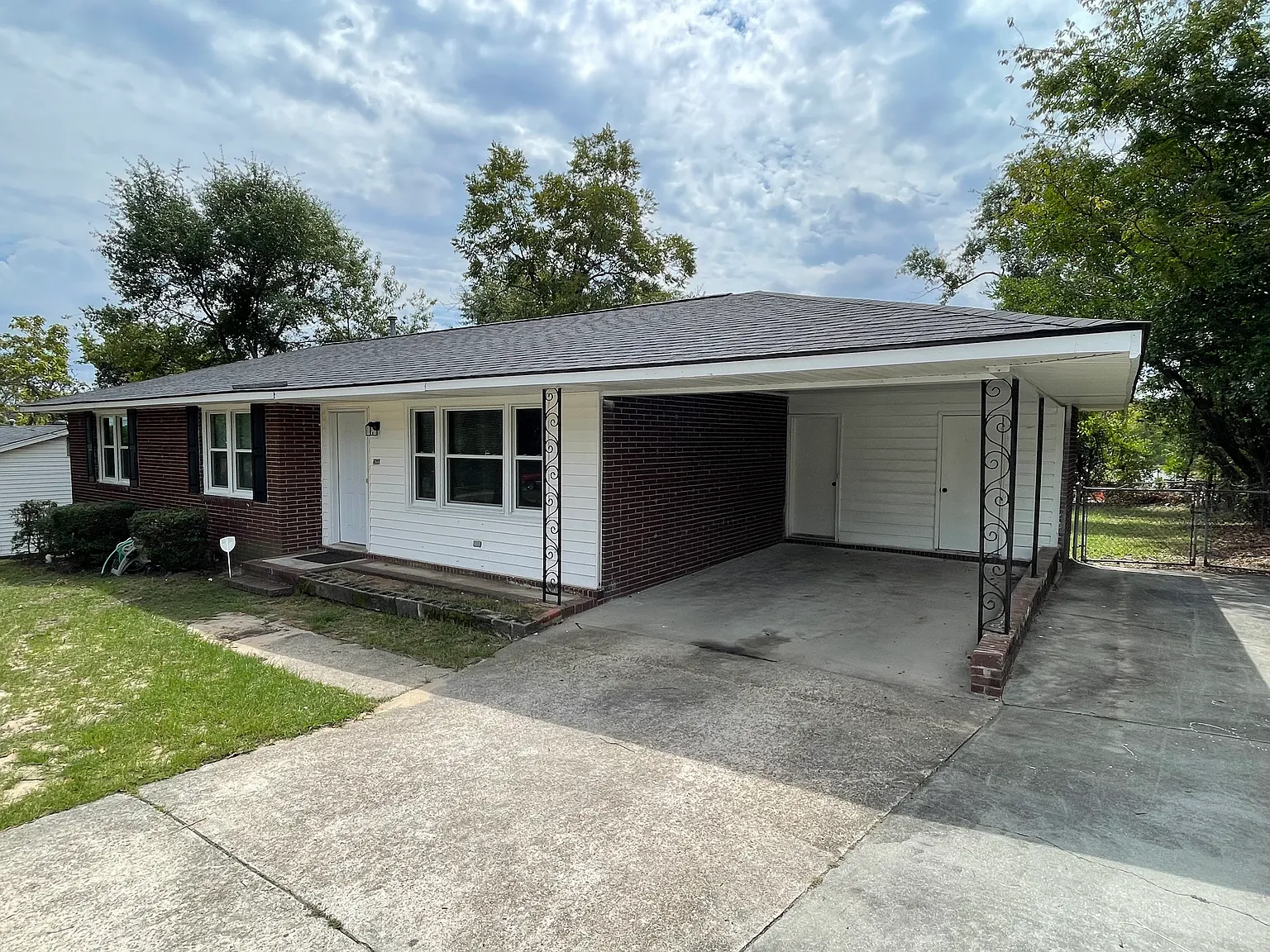 3 bed, 1.5 bath, 1268 sqft, $1,400 — Photo 2