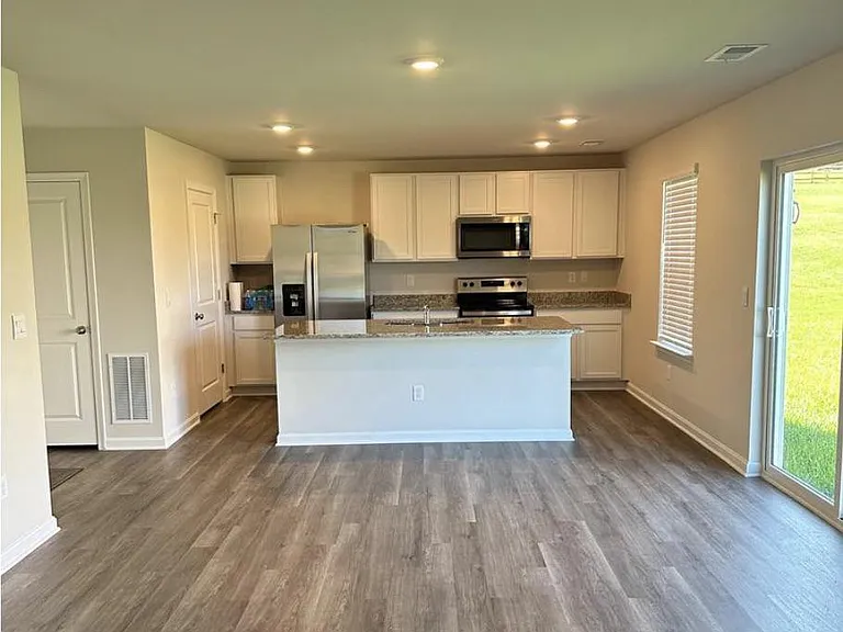 219 Centergate Dr — Photo 3