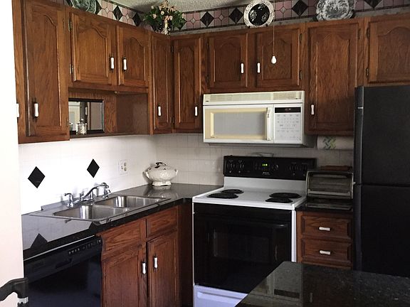 2nd image of 26 Vista Gardens Trl