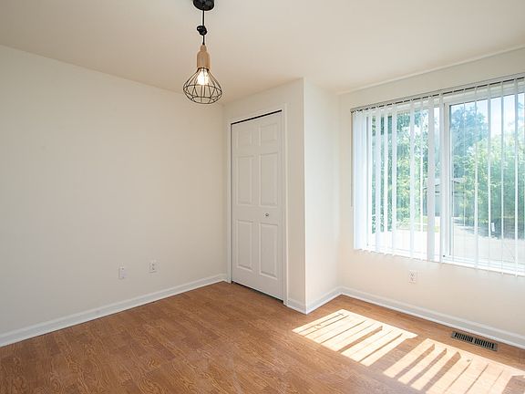 5th image of 44120 Fair Oaks Dr