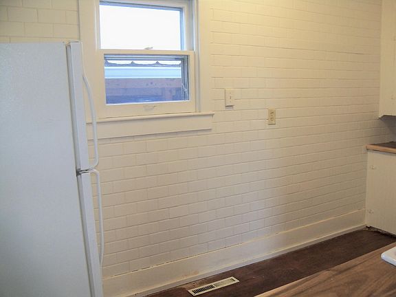 5th image of 111 1/2 Avenue B