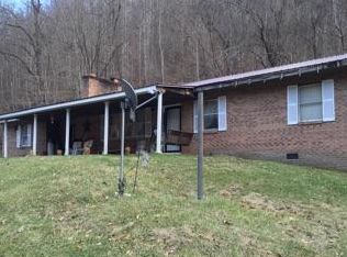 578 Harmons Creek Rd, Poca, WV 25159