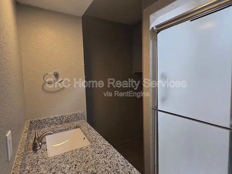 6715 Lyrewood Ln — Photo 4