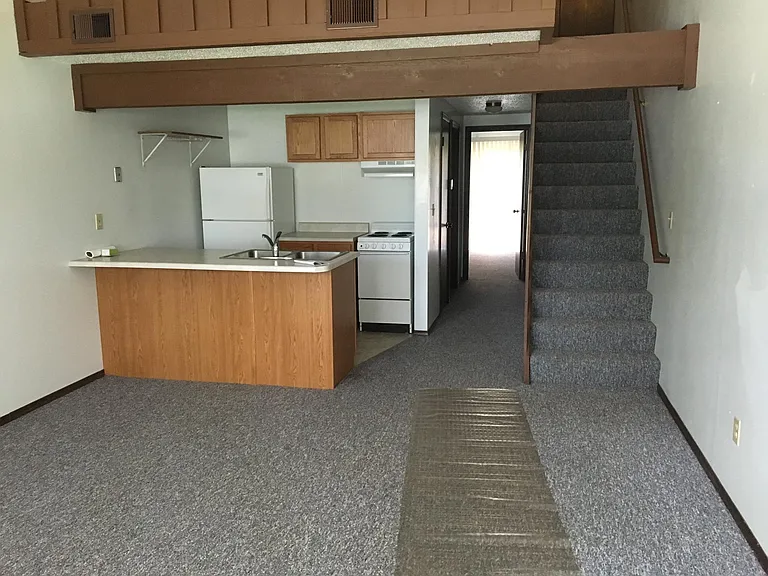 804 Village Dr — Photo 2