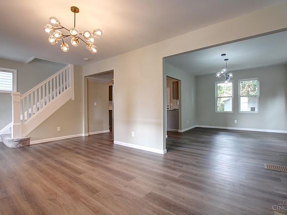 5th image of 3711 Llewellyn Ave