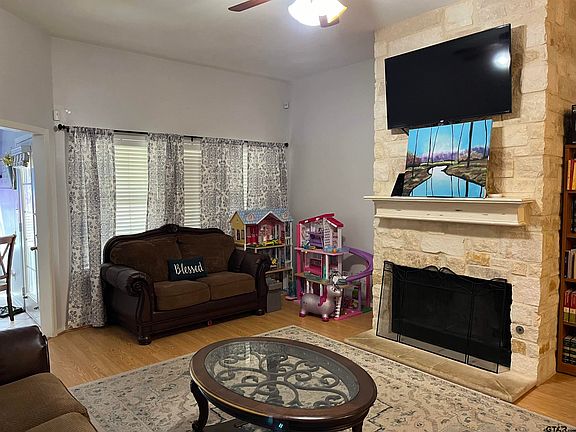 3rd image of 102 Merri Ln