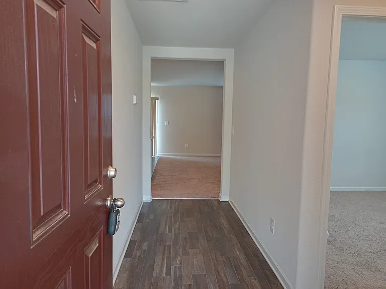 110 Shallow Dr — Photo 2