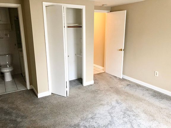 3rd image of 12 Russell St #12