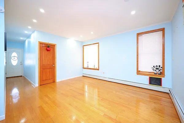 Sold by Remax Edge | media 6