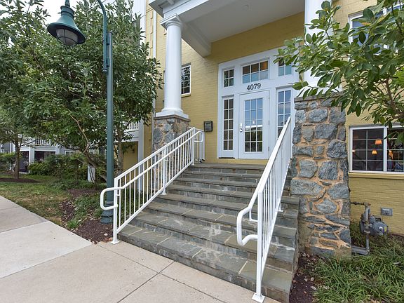 3rd image of 4079 S Four Mile Run Dr Unit 204