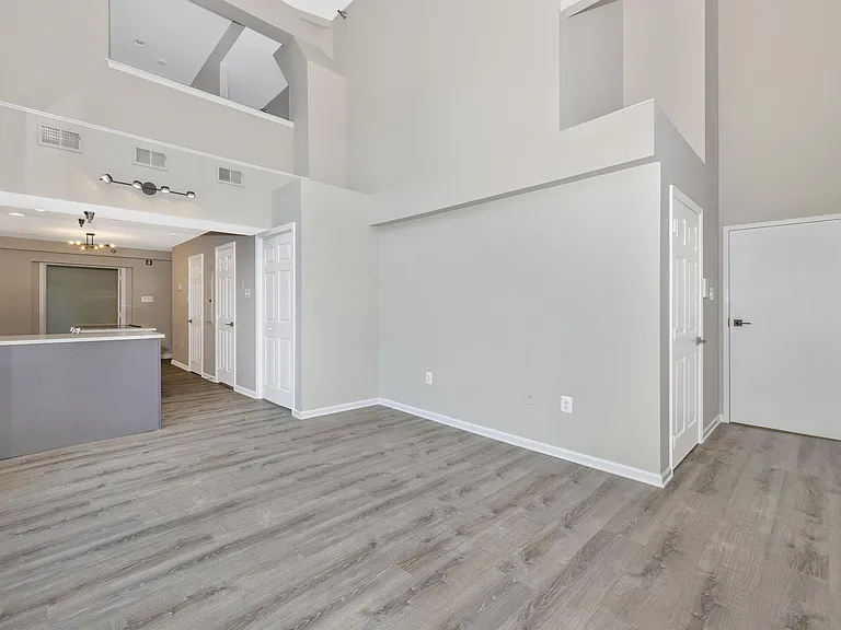 205 N Market St #2D — Photo 7