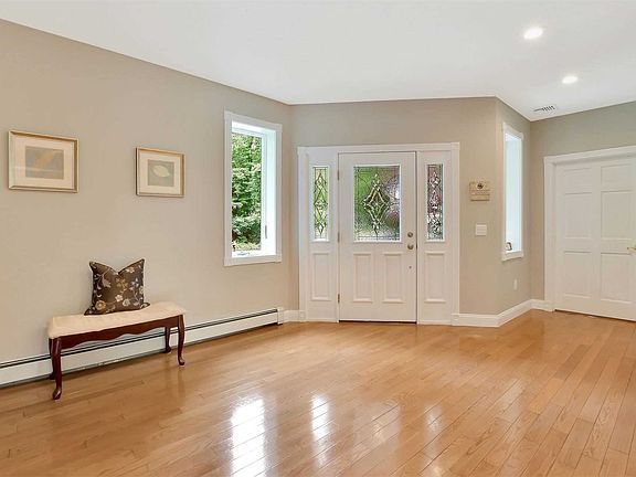 2nd image of 9 Soundview Dr