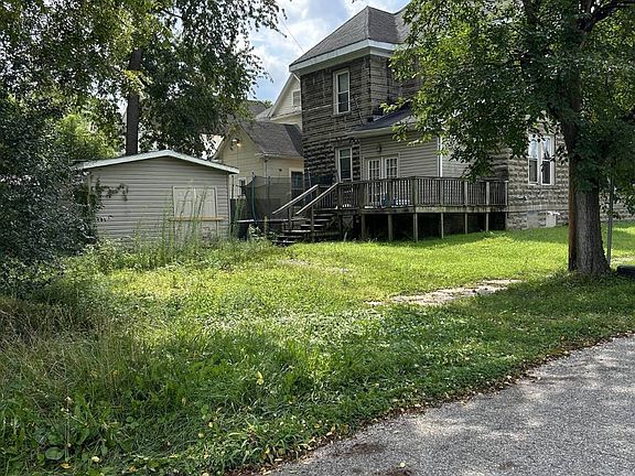 2nd image of 402 Main St