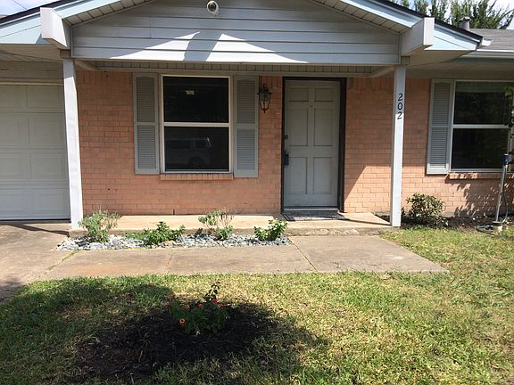 3rd image of 202 Lynn St