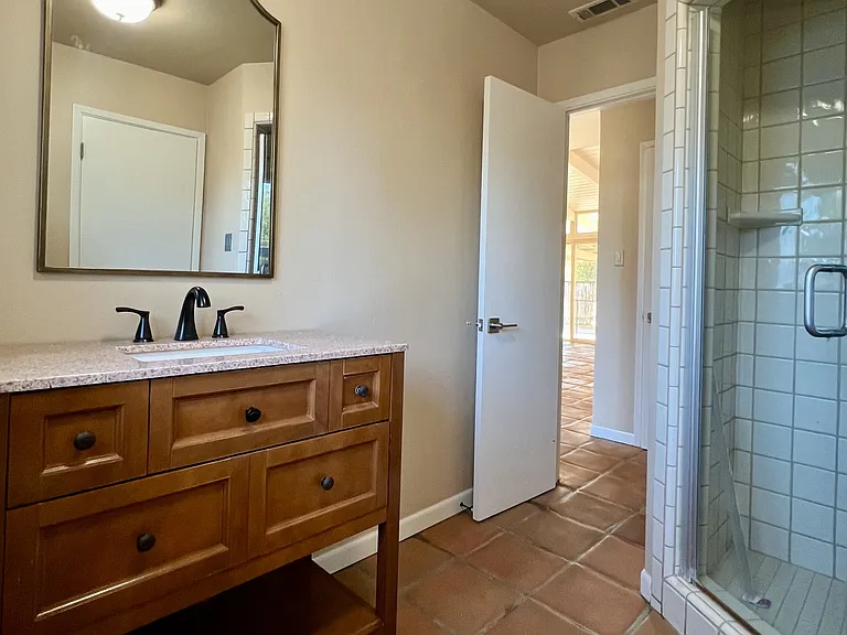 135 Glencrest Ln — Photo 9