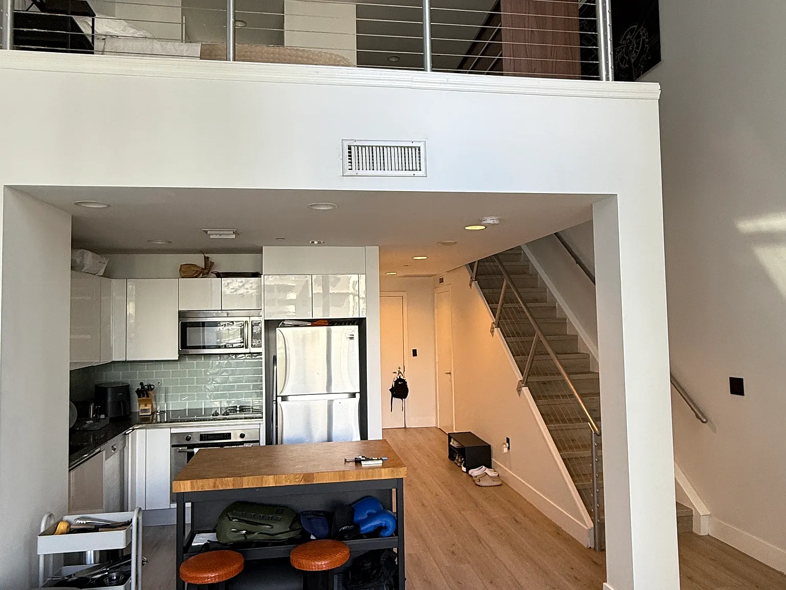 Studio, 1000 sqft, $3,500 — Photo 3