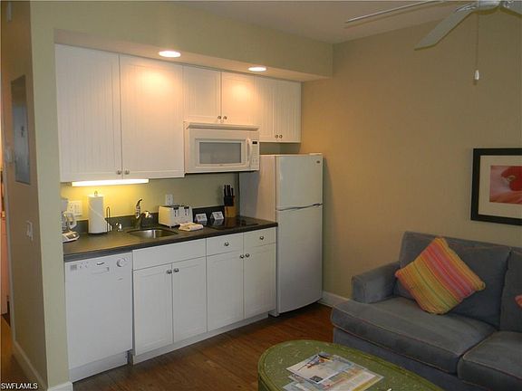 5th image of 450 Old San Carlos Blvd #209