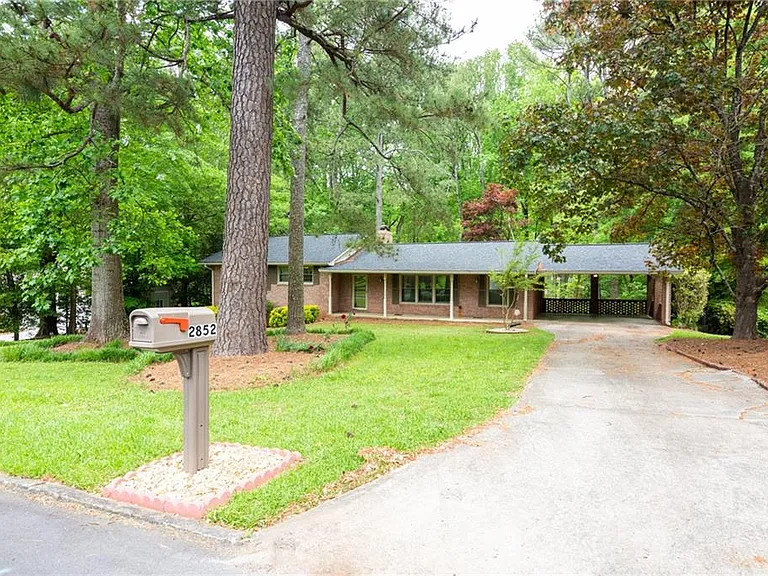 2852 Talisman Ct NE — Photo 2