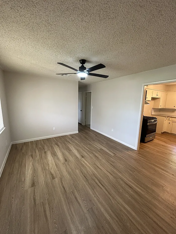 4 bed, 1.0 bath, 1210 sqft, $1,400 — Photo 3