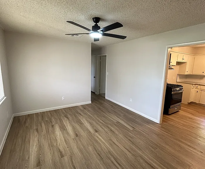 101 S Dallas Ave — Photo 3