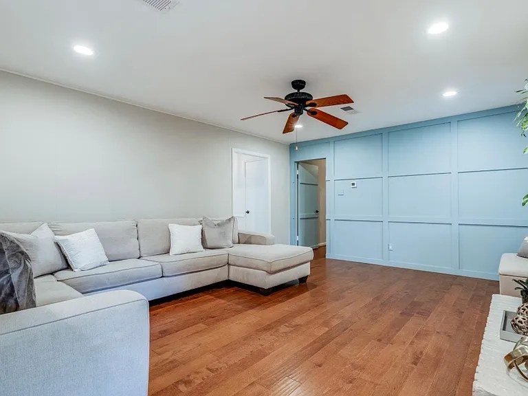 2615 Rosefield Dr — Photo 8