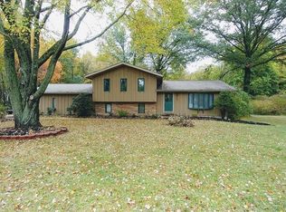 2730 Ranfield Rd, Mogadore, OH 44260